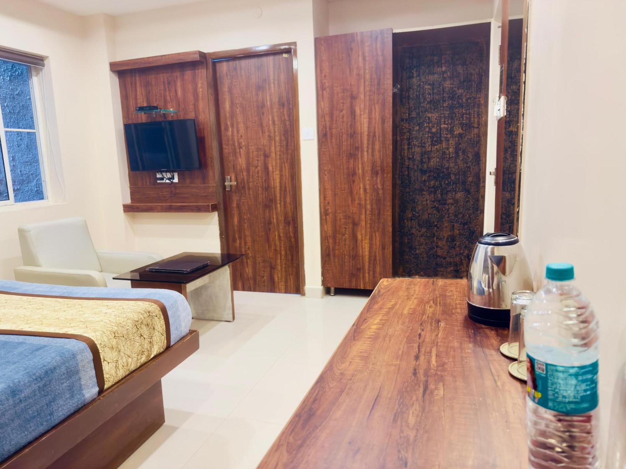 The Hydel Park - Business Class Hotel - Near Central Railway Station Ченнаи Экстерьер фото
